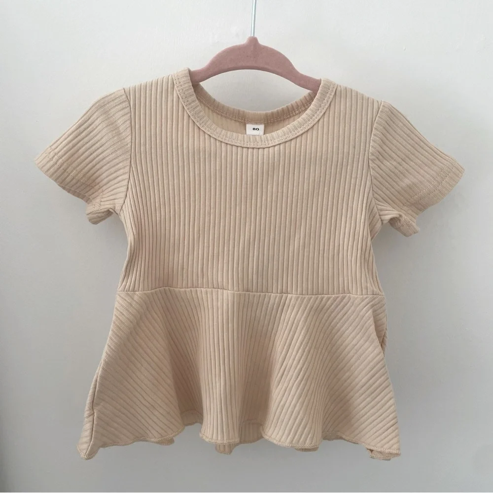 NWT Reverie threads beige short sleeve peplum top size 6-12mo - Picture 2 of 5
